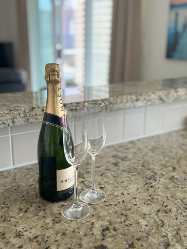 Food & Drinks, Crest Apartments, Gold Coast
