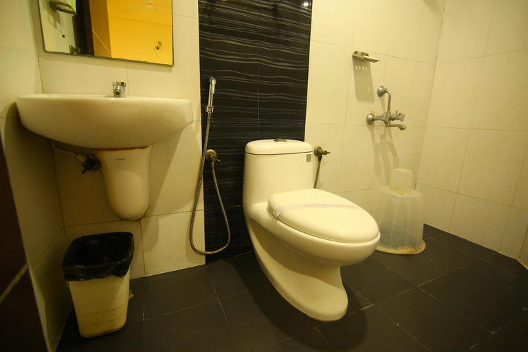 Bathroom 4, Hotel White Mount, Chennai