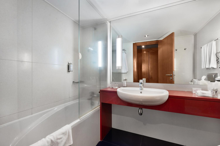Bathroom 5, Hotel Do Caracol, Angra do Heroísmo