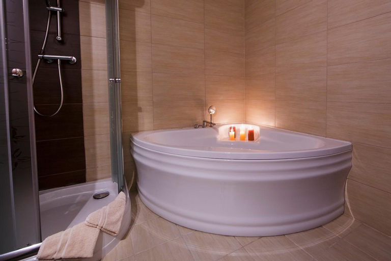 Bathroom 11