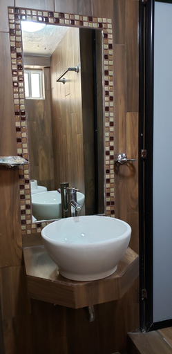Others, Hotel Viena, Monclova