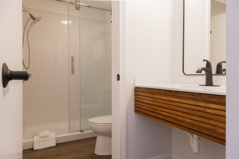Bathroom 5, Flagship Inn and Suites, Lincoln