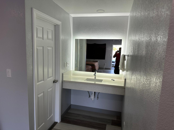Bathroom, Rancho Motel, San Bernardino