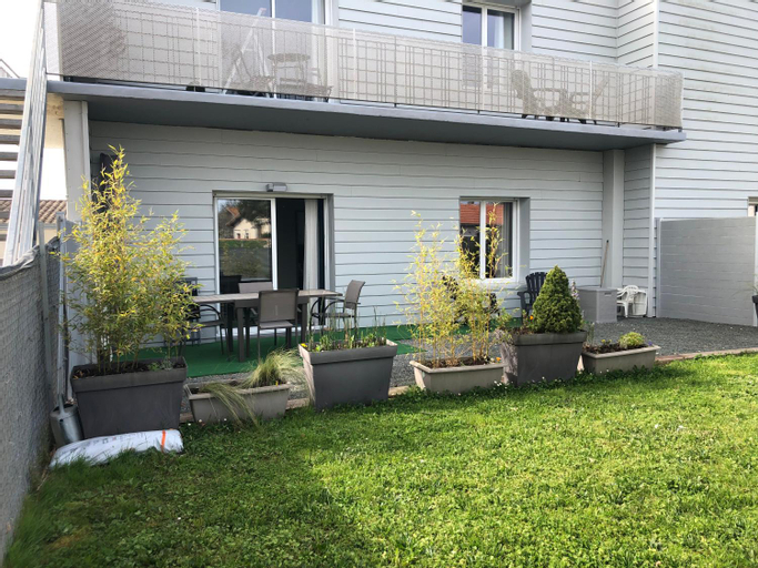 Exterior 11