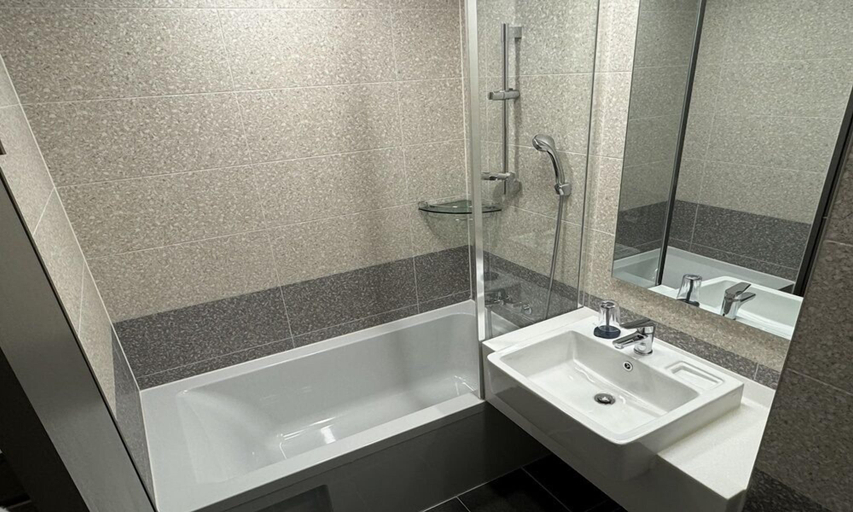 Bathroom 3, Radiant Nampo Hotel, Jung
