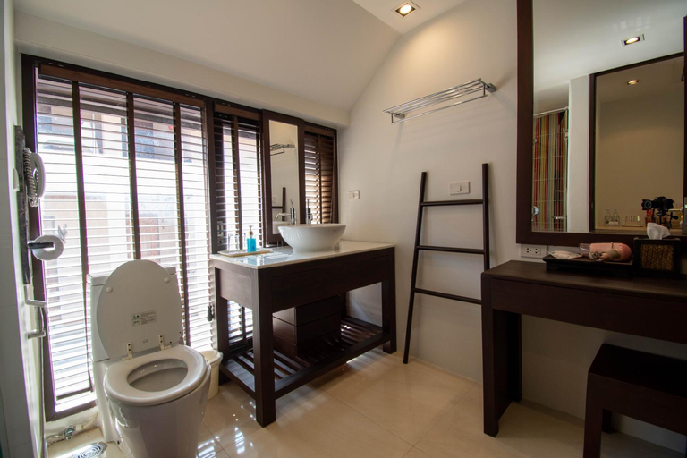 Bathroom 14