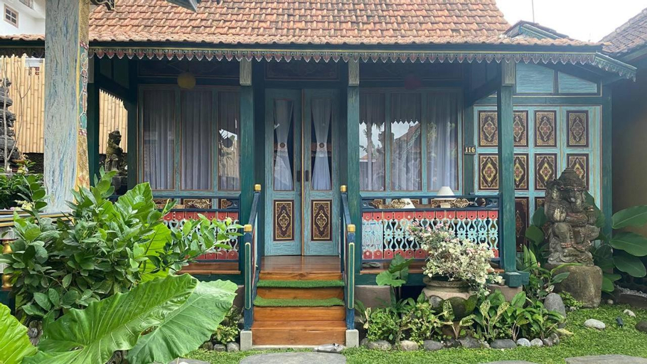Exterior 5