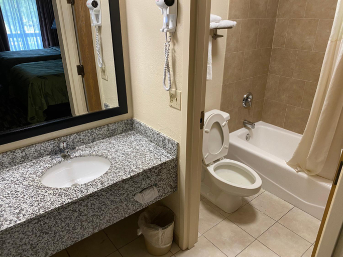 Bathroom 3, Quality Inn, Saint Lucie