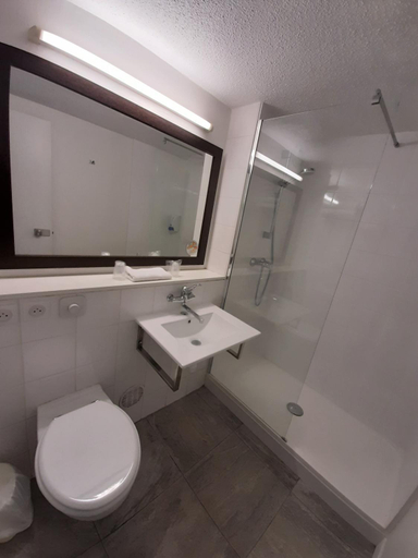 Bathroom 5, Premiere Classe Macon Sud Creches Sur Saone, Saône-et-Loire