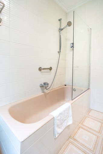 Bathroom 3, Hotel Alcázar - Irún centro, Guipúzcoa