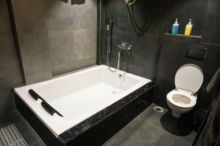 Bathroom 4, The Havelock Hotel, Vijay Nagar, Indore