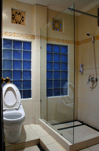 Bathroom 5, Klungkung Tower Hotel, Klungkung