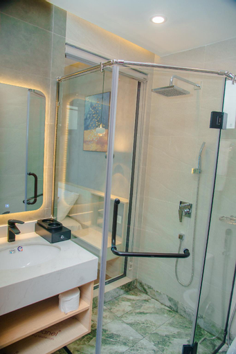 Shower, Y'S Sea House Hotel Double Room, Qui Nhơn