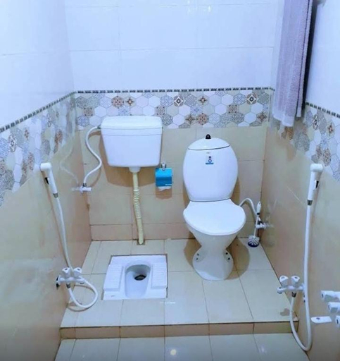 Bathroom 5, Gulshan Guest House, Karachi