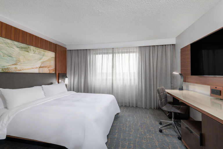 Bedroom 4, Marriott Madison West, Dane