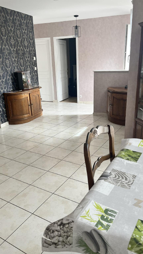 Bedroom 2, Chez Delphine, Marne