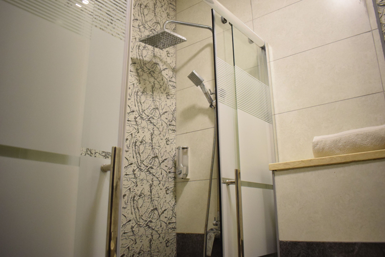 Bathroom 4, Nour Hotel Apartments, Amman