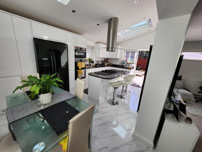 Others 5, The Warren Signature Stay, London