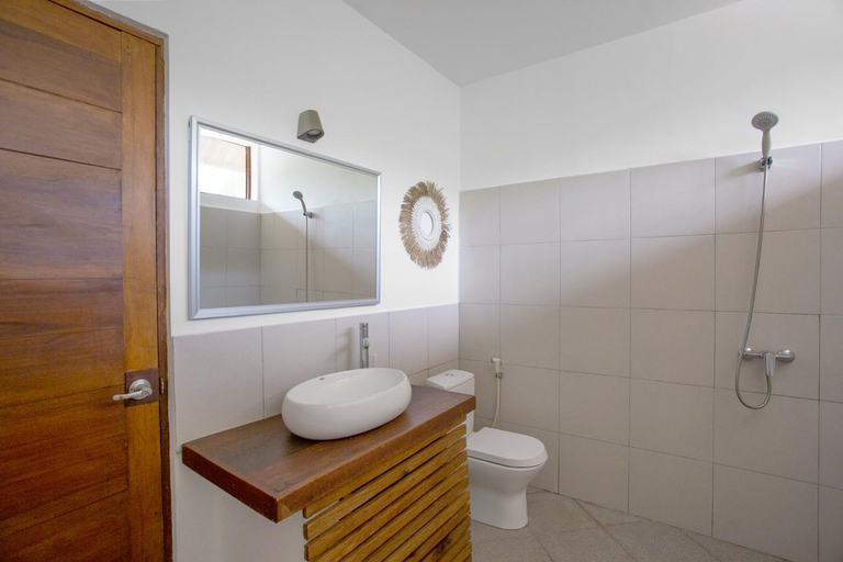 Bathroom 2, Whales and Waves, West Sumbawa
