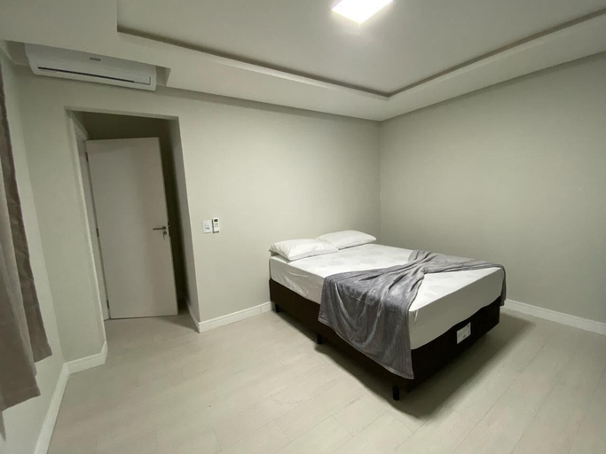 Bedroom 2, Vale do Paraíso Inn, Navegantes