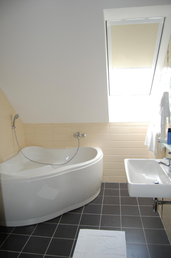 Bathroom 4, Hotel Academic, Zvolen
