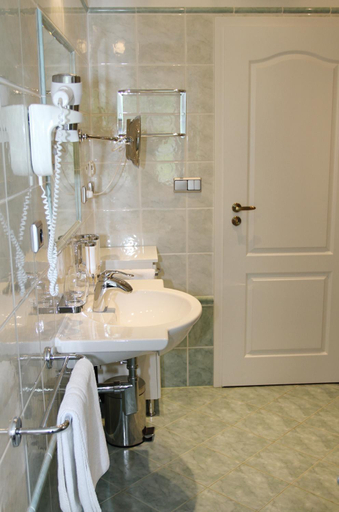 Bathroom 2, Sant Georg Garni, Cheb