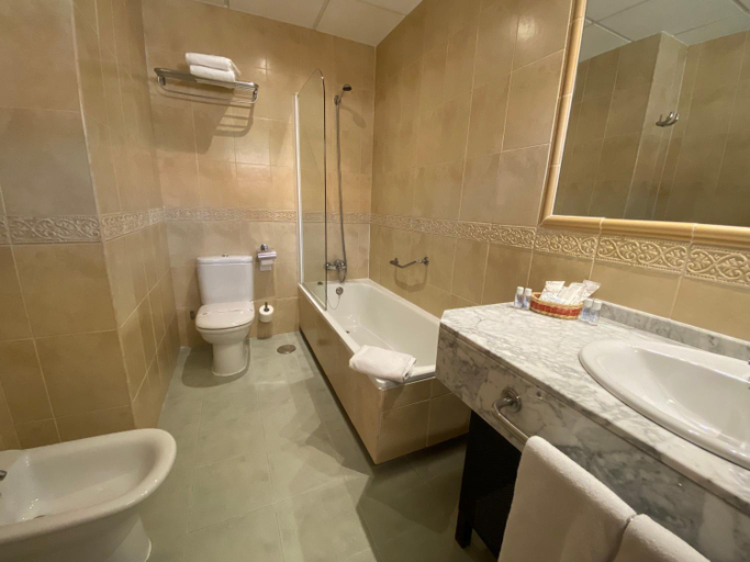 Bathroom 5, Hotel Equo Aranjuez, Madrid