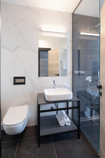 Bathroom, Super seven inn, Belgrade
