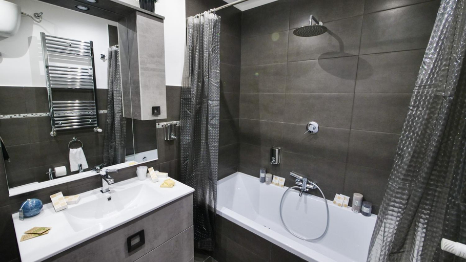 Others 4, Home Suites Giolitti, Rome