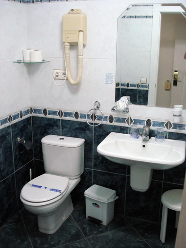 Bathroom 5, Hotel Villa de Laredo, Málaga