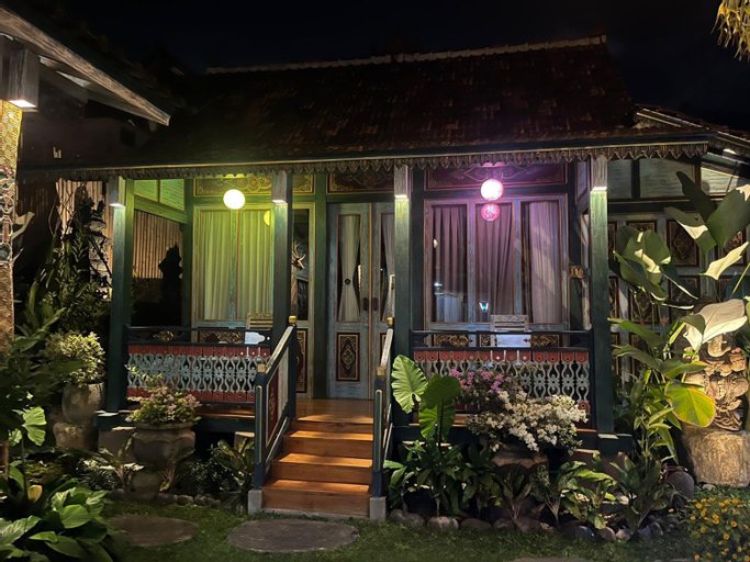 Exterior 9