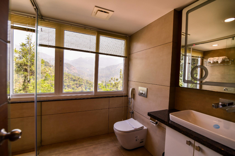 Bathroom 3, British County Resorts, Idukki