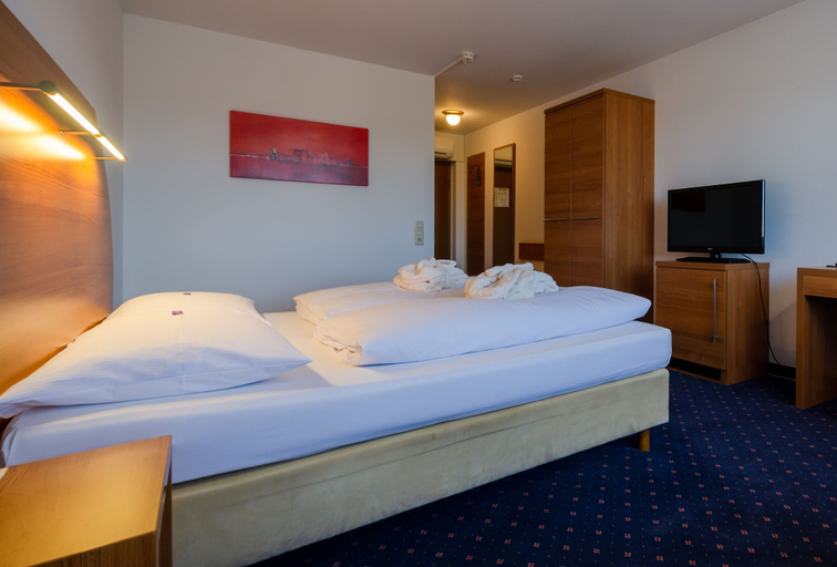 Bedroom 3, Hotel Fortuna Reutlingen West, Reutlingen