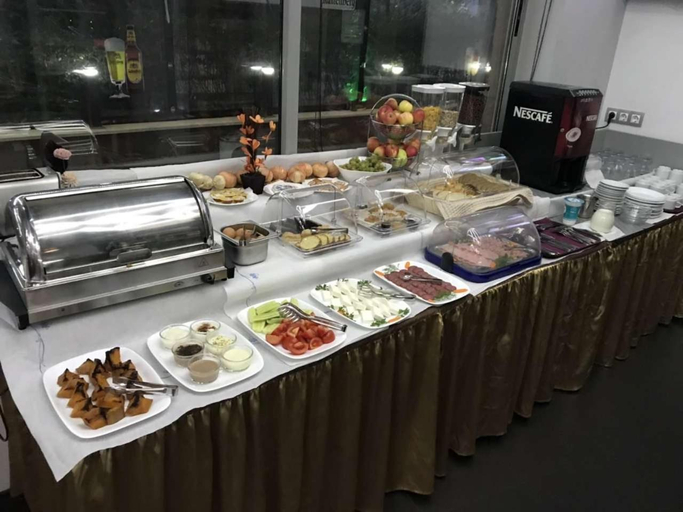 Food & Drinks 5, Elate Plaza Hotel, Stolichna