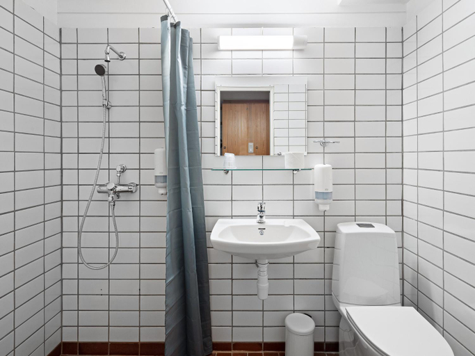 Bathroom 5, Eidfjord Hotel, Eidfjord