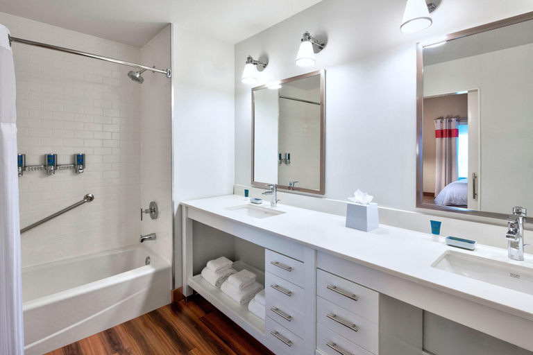 Bathroom 2, Four Points By Sheraton Dallas Fort Worth Airport North, Dallas