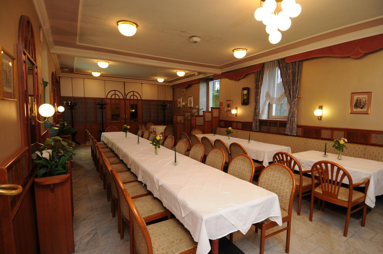 Food & Drinks 5, Hotel Bergwirt Schonbrunn, Wien