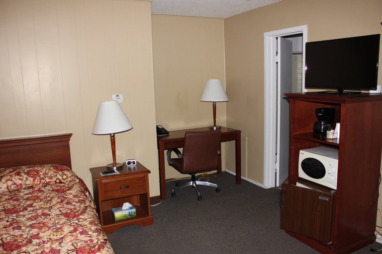 Others 4, The Village Motel, Hardin