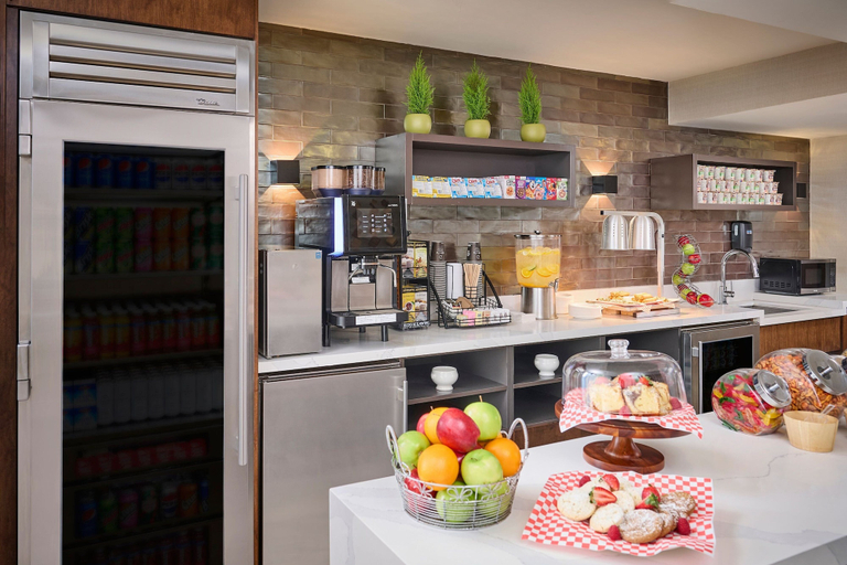 Food & Drinks 4, Delta Hotels by Marriott Toronto Mississauga, Peel