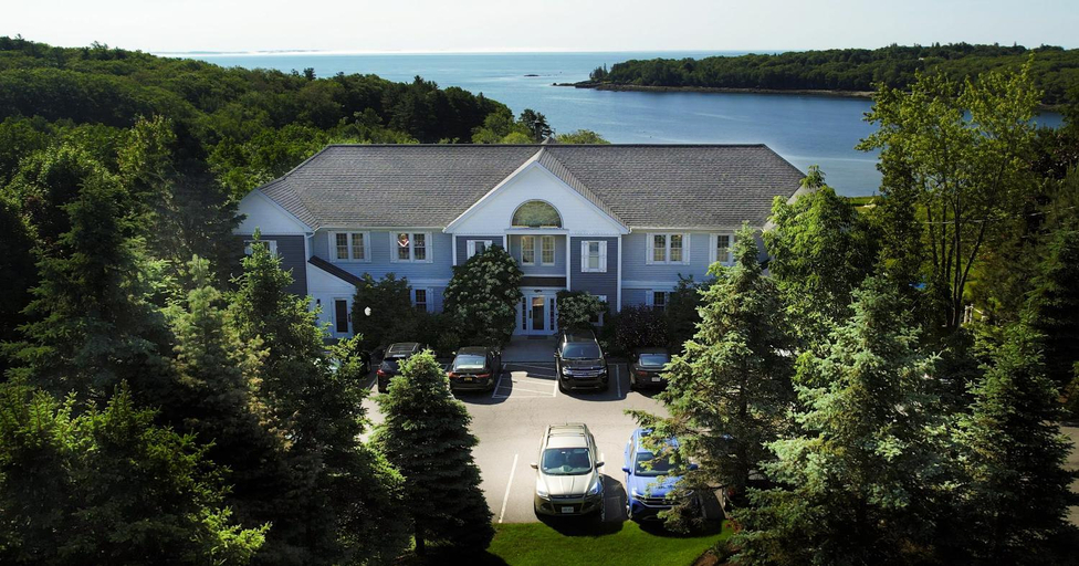 Exterior & Views, Strawberry Hill Seaside Inn, Knox