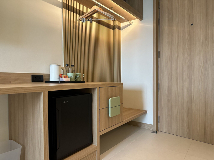 Others 5, Jace Hotel, Din Dang