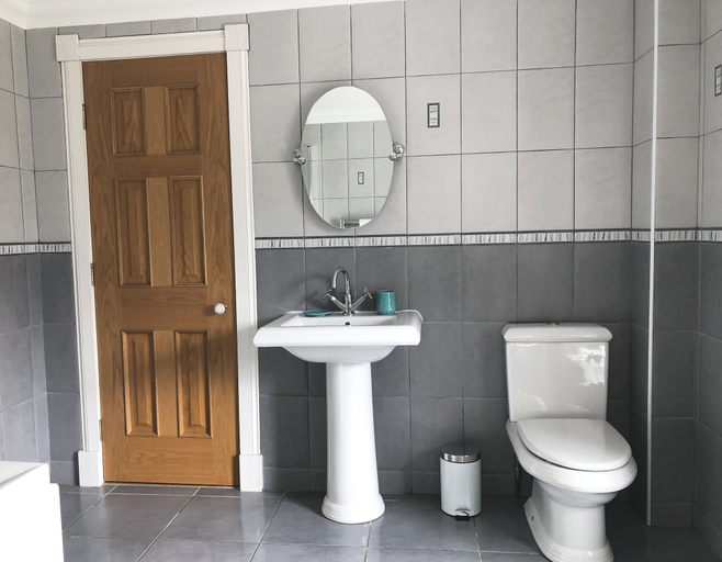 Bathroom 3, Tarrel Farmhouse, Highland