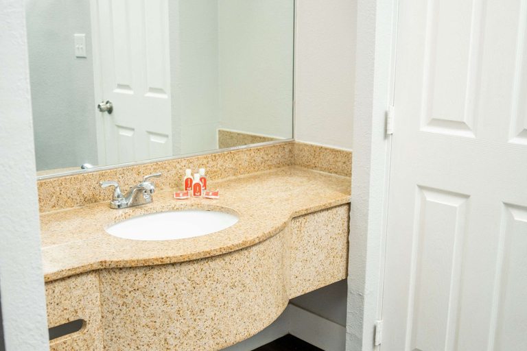 Bathroom 4, Econo Lodge Clarks Summit - Scranton, Lackawanna