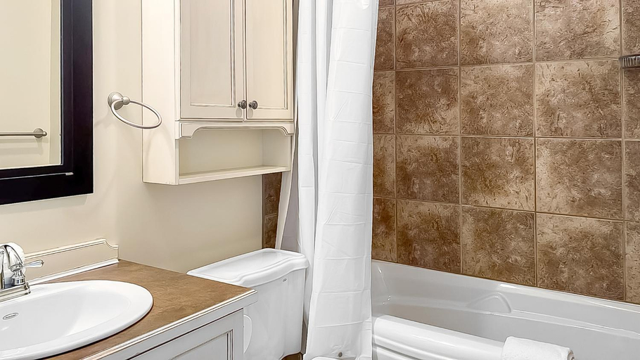 Bathroom 2, The Mont-Tremblant Hideaway by InstantSuites, Les Laurentides