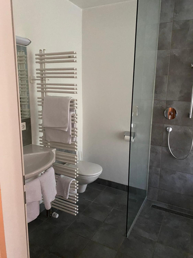 Bathroom 2, Hotel LukasMayr, Zell am See