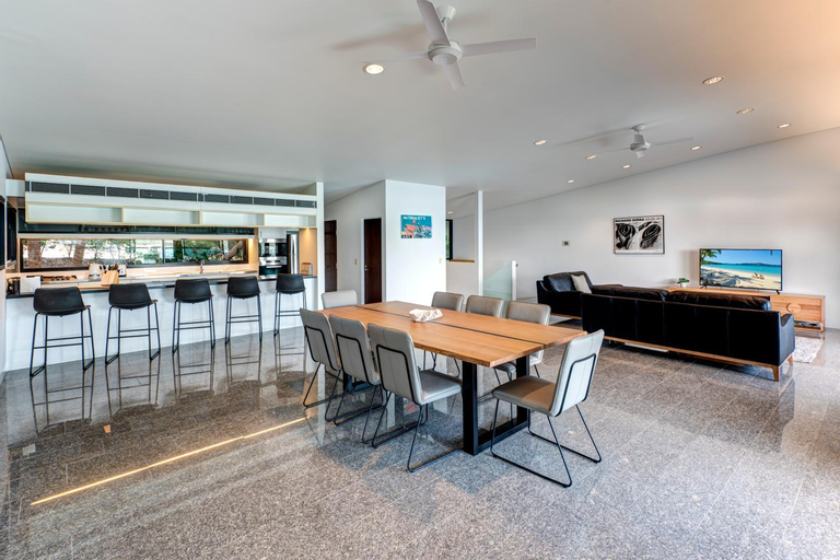 Business Facilities 5, Waves 1 Hamilton Island - Ocean Views and buggy, Whitsunday
