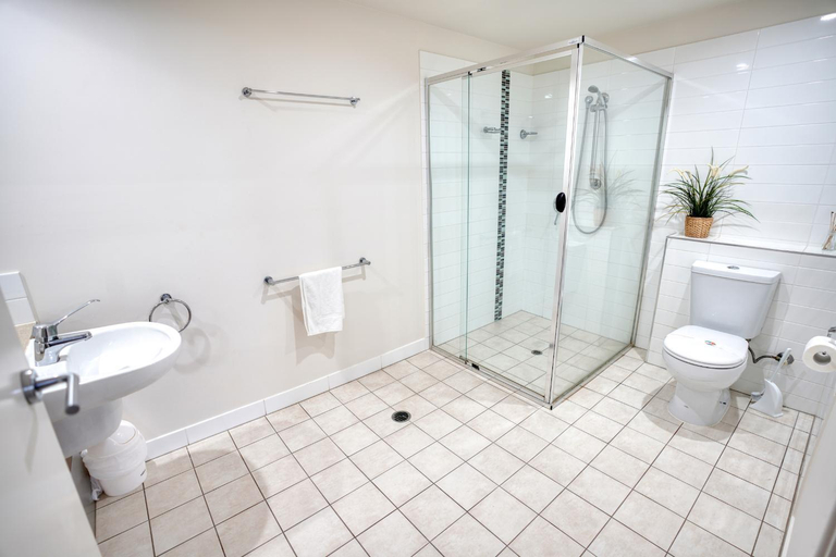 Bathroom 5, Coolum at the Beach Resort, Maroochy - Coastal North