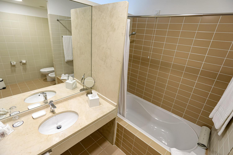 Bathroom 4, Luna Arcos Hotel, Arcos de Valdevez