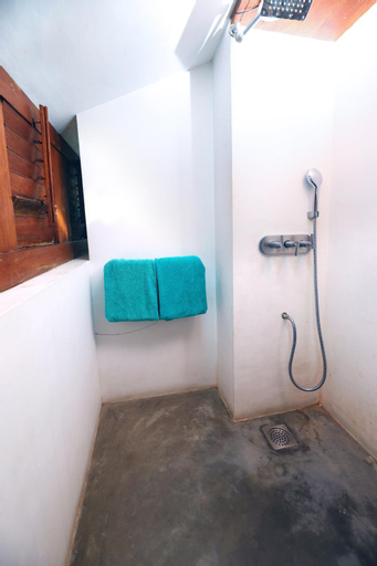 Bathroom 13