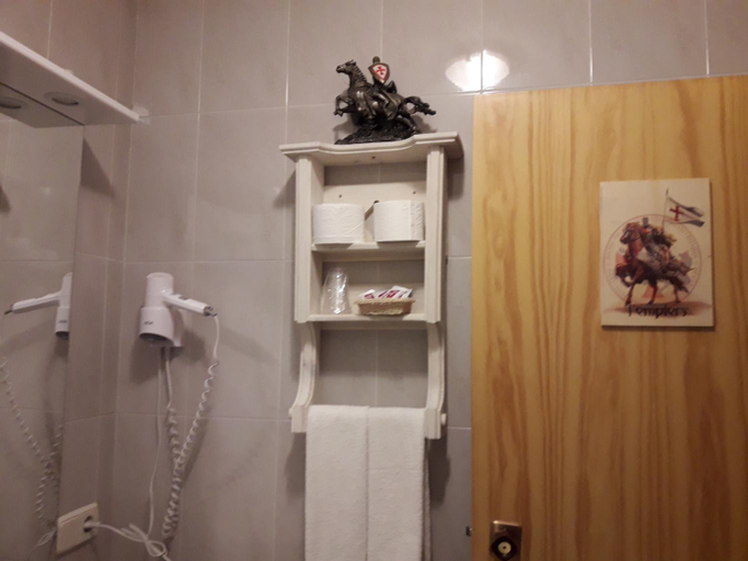 Bathroom 2, Hostal Casa Barcelo, Tarragona